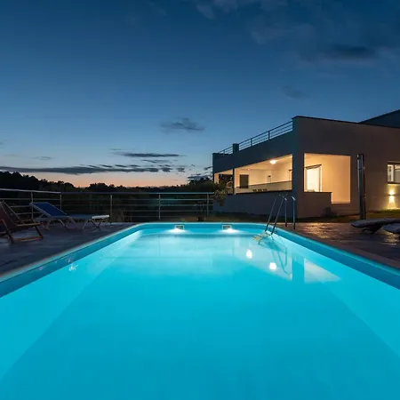 Hébergement de vacances Ria With Heated Pool By Interhome Trogir