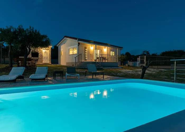 Hébergement de vacances Ria With Heated Pool By Interhome *