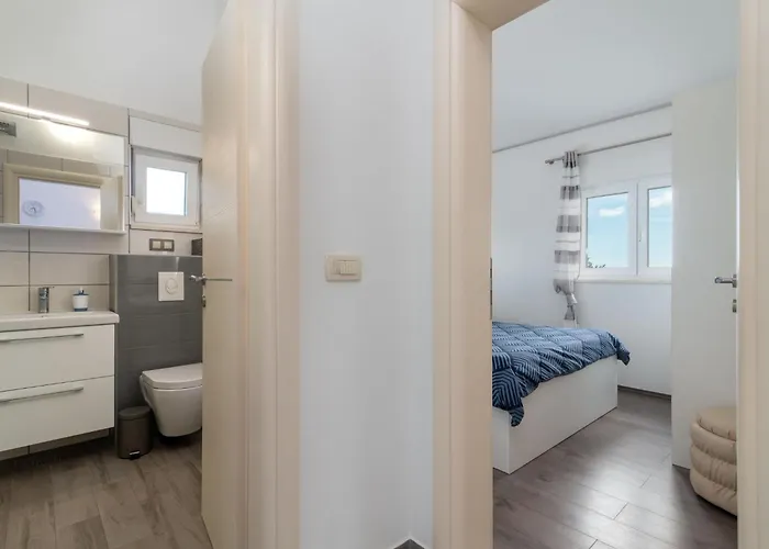 Ria With Heated Pool By Interhome Hébergement de vacances Trogir