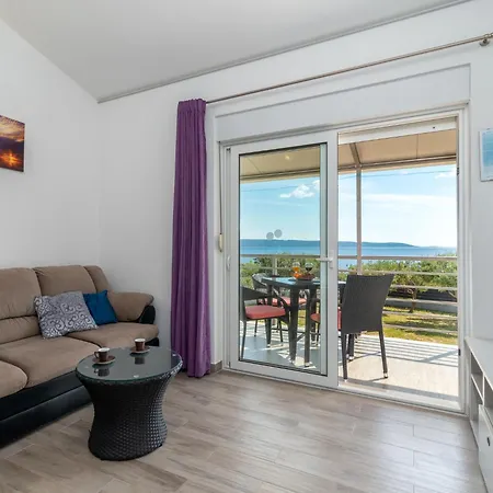 Vikendica Ria With Heated Pool By Interhome *