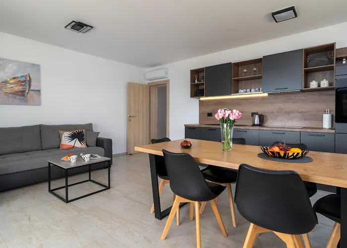 Ria With Heated Pool By Interhome Vikendica