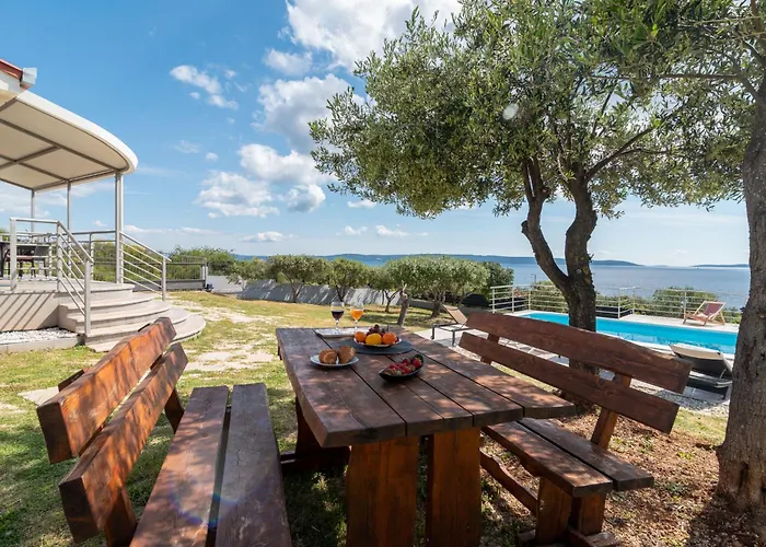 Vikendica Ria With Heated Pool By Interhome *