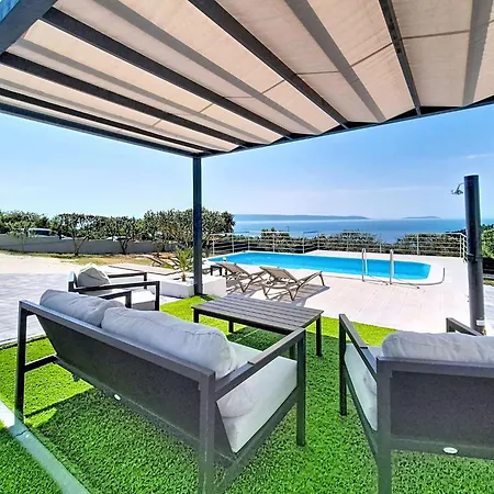 Ria With Heated Pool By Interhome
